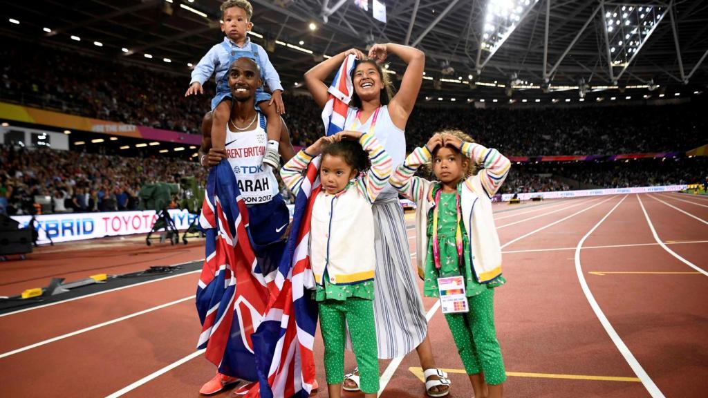 Farah, con su familia en el tartán tras lograr su 10º oro.