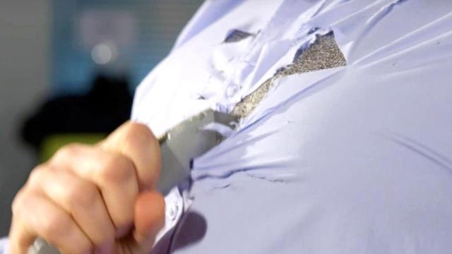 Evita puñaladas con la primera camisa anti navajazos