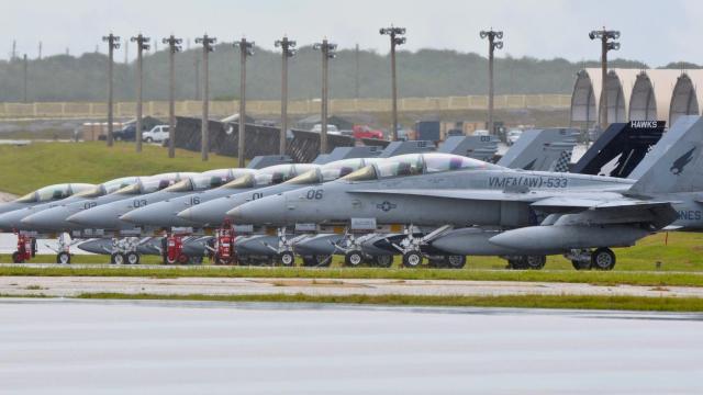 Aviones de guerra de EEUU en la base Andersen de la isla
