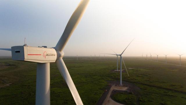 Imagen de un aerogenerador de Acciona.