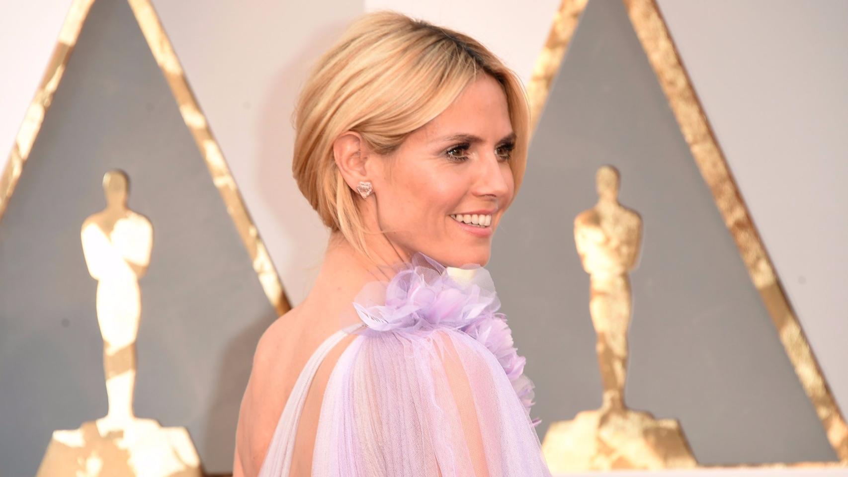 La modelo y presentadora Heidi Klum en la alfombra roja de la 88 edición de los Premios Oscar. | Foto: Getty Images.
