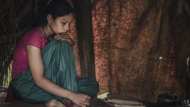 Las mujeres corren el riesgo de abusos sexuales o ataques de animales salvajes.