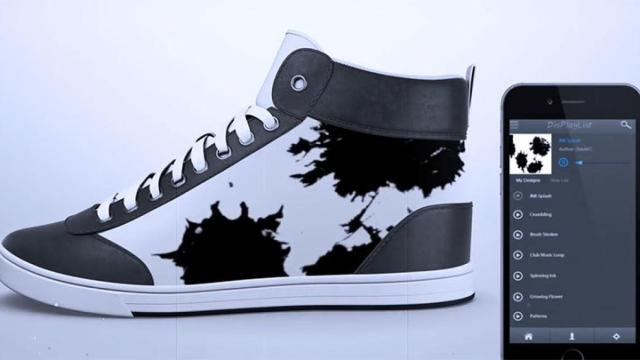 El futuro era esto: zapatillas con pantalla interactiva.