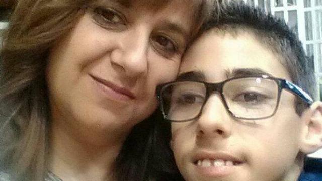 Trini Cañete y su hijo Cristian, de 13 años.