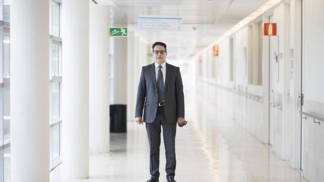 El oncólogo Miguel Martín, en el Hospital Gregorio Marañón.