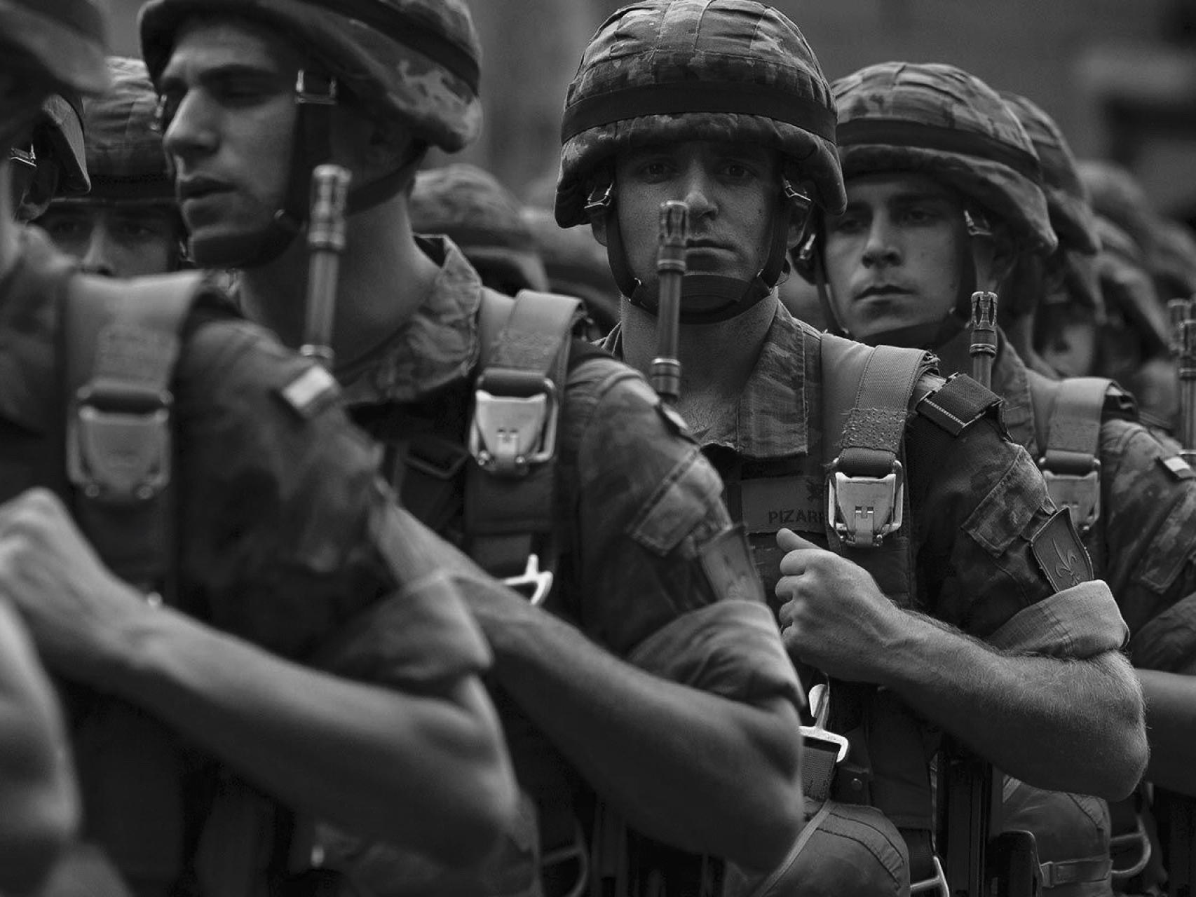 Soldados del Ejército español en la marcha del 12 de octubre