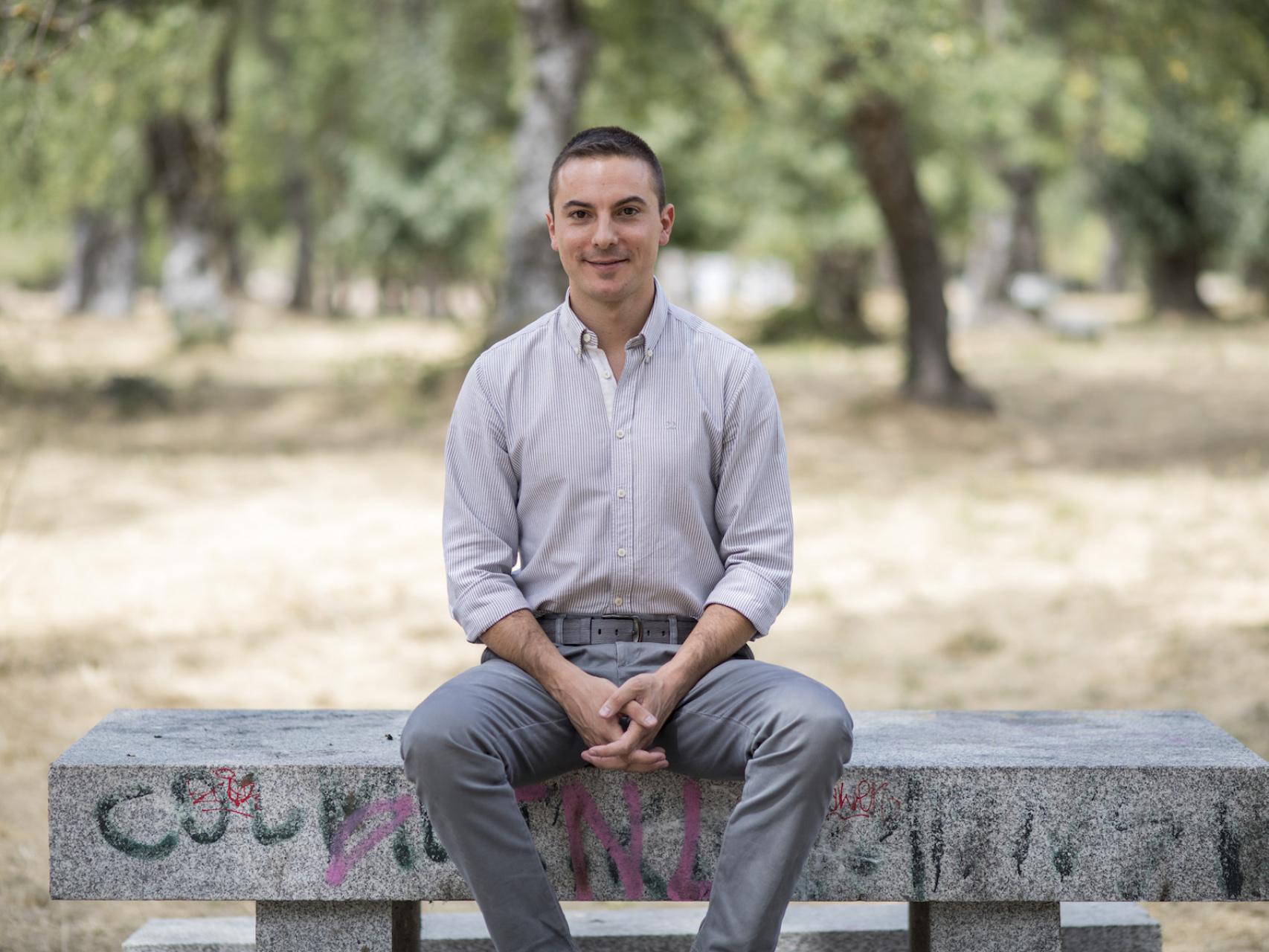 Juan Lobato, candidato a liderar el PSOE-M, en Soto del Real, donde es alcalde.