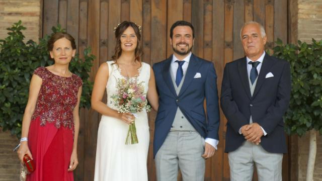 Los novios junto a los padrinos durante la ceremonia