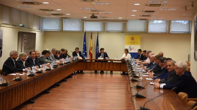 Reunión prevista entre el presidente del CSD, José Ramón Lete; el presidente de la RFEF, Juan Luis Larrea, y los presidentes de las diecinueve federaciones autonómicas.