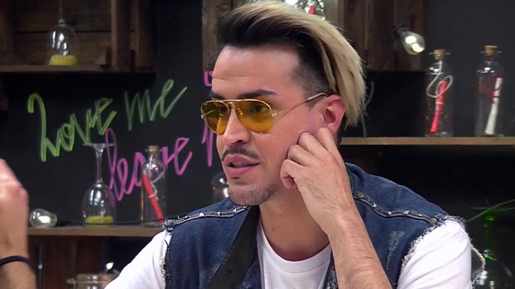 Sorpresa en 'First Dates': Por la noche me llaman 'La Sandwich'