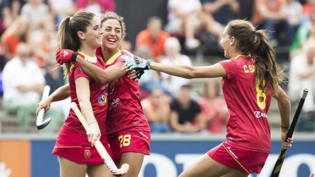 Las jugadoras de la selección celebran un gol.