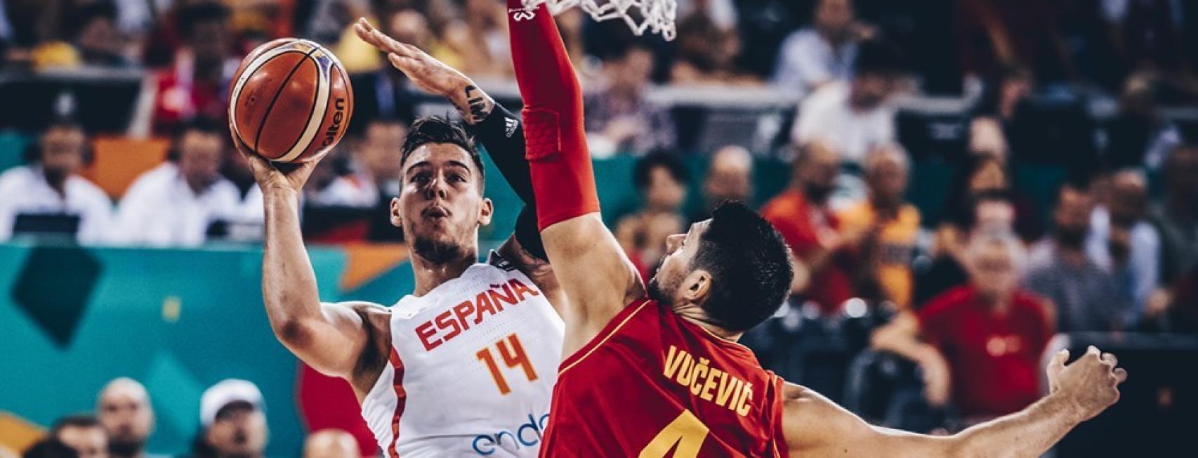 Willy Hernangómez ante Nikola Vucevic contra Montenegro.