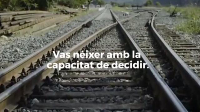 Fotograma del anuncio con la alusión al derecho a decidir.