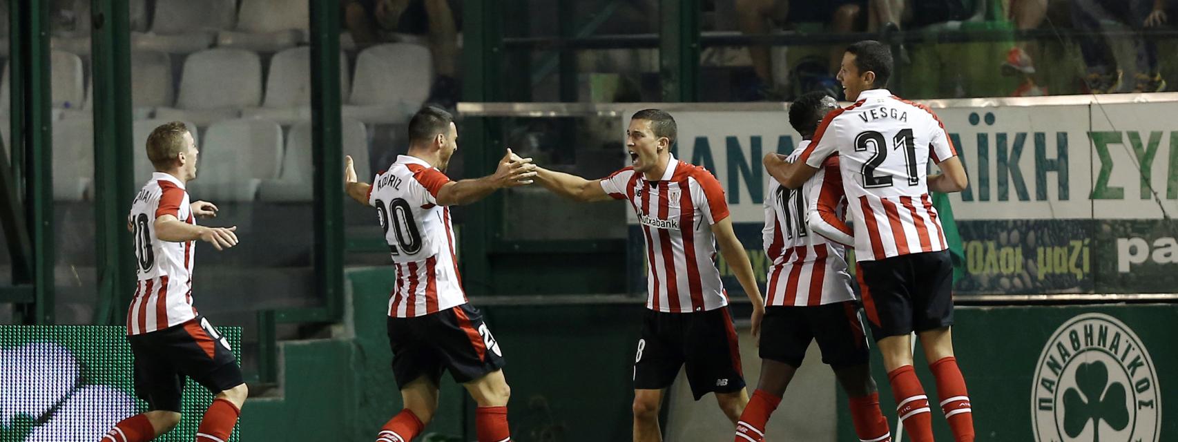 Los jugadores del Athletic celebran un gol.