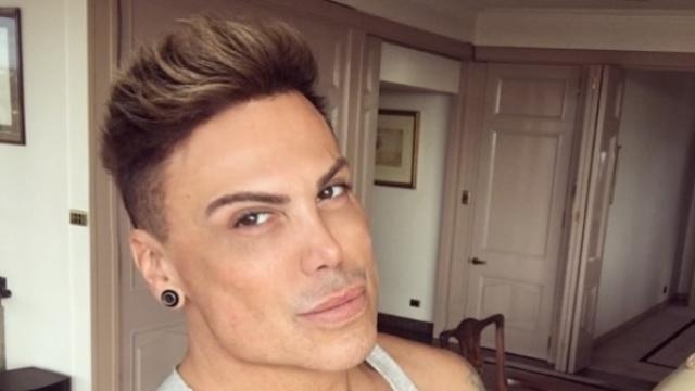 El caso del modelo que se operó la nariz y acabó con una erección permanente