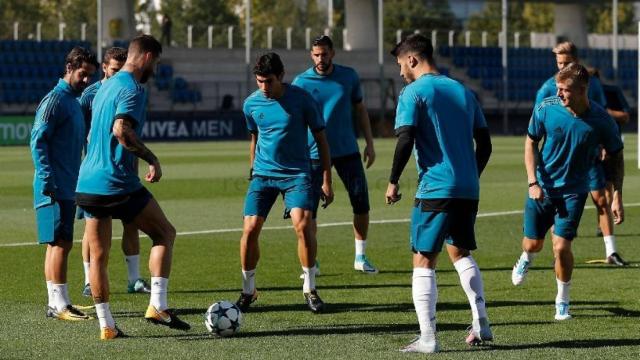 El Real Madrid se entrena antes de recibir al APOEL