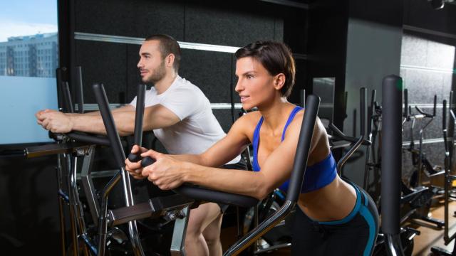 Ejercicio en la bicicleta elíptica.