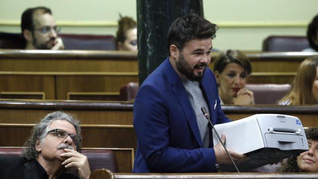 Rufián, junto a Joan Tardá, también de ERC, y su humilde impresora republicana.