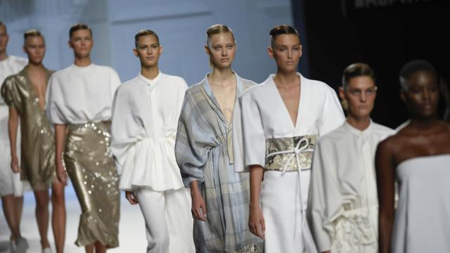 Con el blanco como protagonista, así ha sido la propuesta más pura del diseñador de Vitoria. | Foto: GTRES.