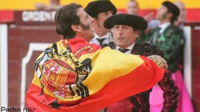 Padilla con la bandera franquista.