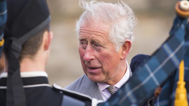 La noticia, de ser cierta, pondría en peligro la estabilidad de la monarquía británica.