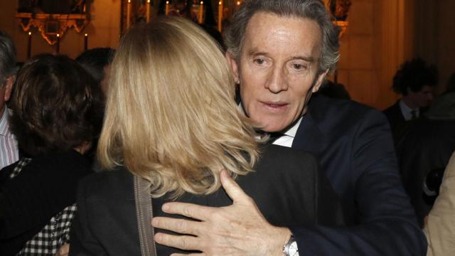 El funcionario jubilado intenta superar el duelo y continuar con su discreta vida.