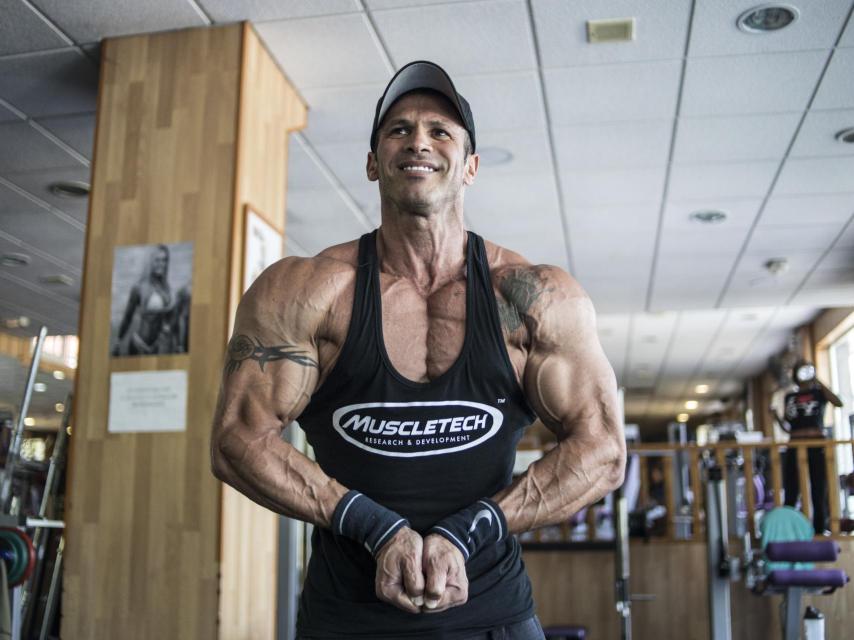 Wastecley Moraes Costa Lima posa en su gimnasio.