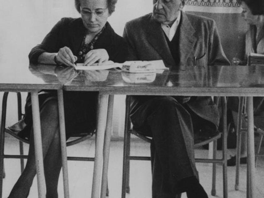 Dominique Aury y Jean Paulhan en el premio Formentor (1963).