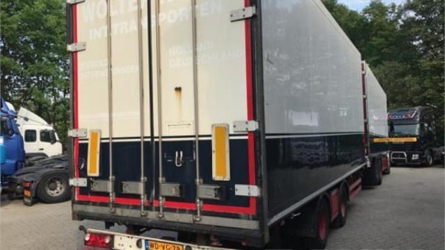 Las puertas de un camión.