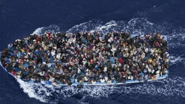 Barca con refugiados.