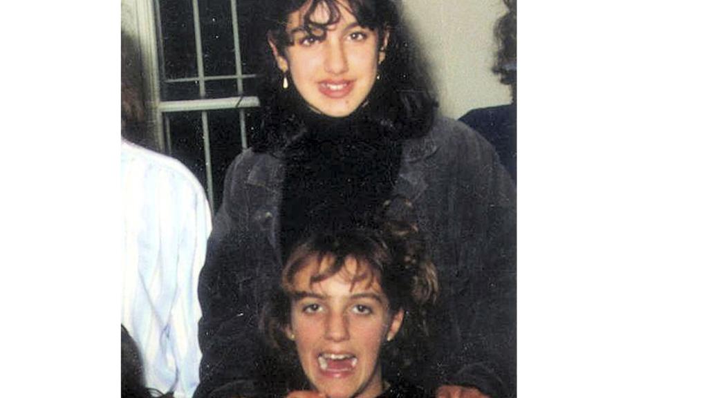 Manuela, arriba, tenía 13 años cuando desapareció. Virginia, abajo, tenía 14.