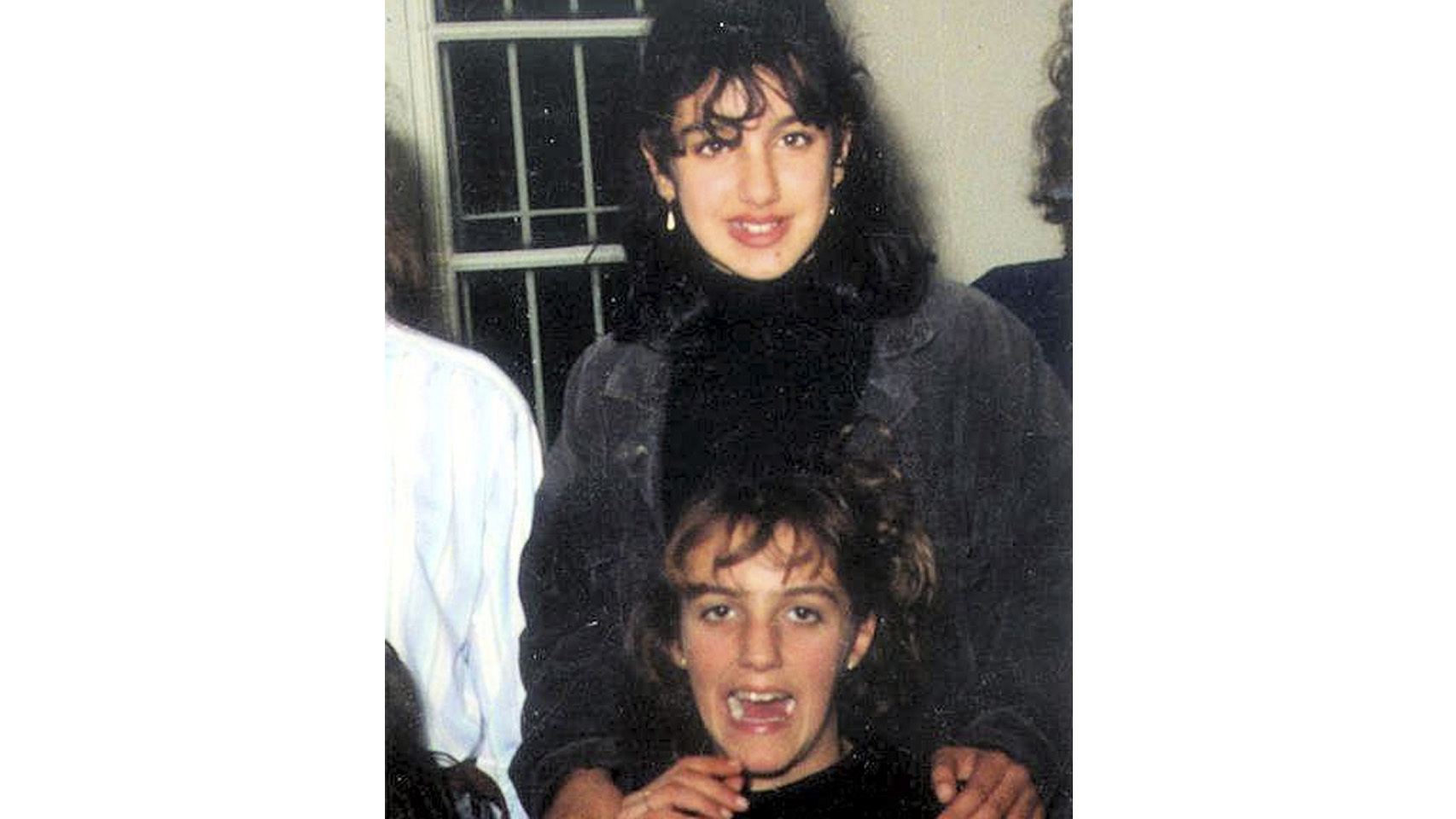 Manuela, arriba, tenía 13 años cuando desapareció. Virginia, abajo, tenía 14.