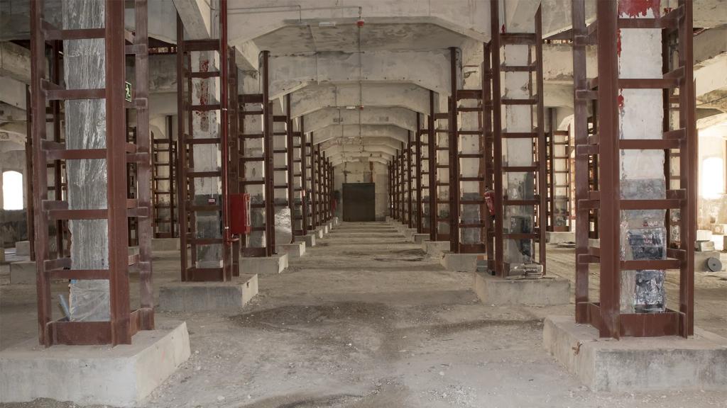Interior de la Nave 9 de Matadero preparado para empezar la rehabilitación.