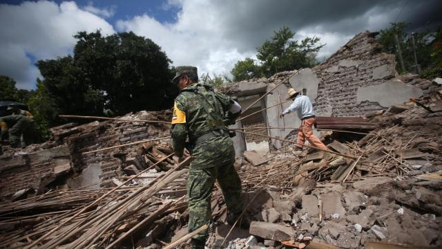 Las labores de rescate prosiguen en México.