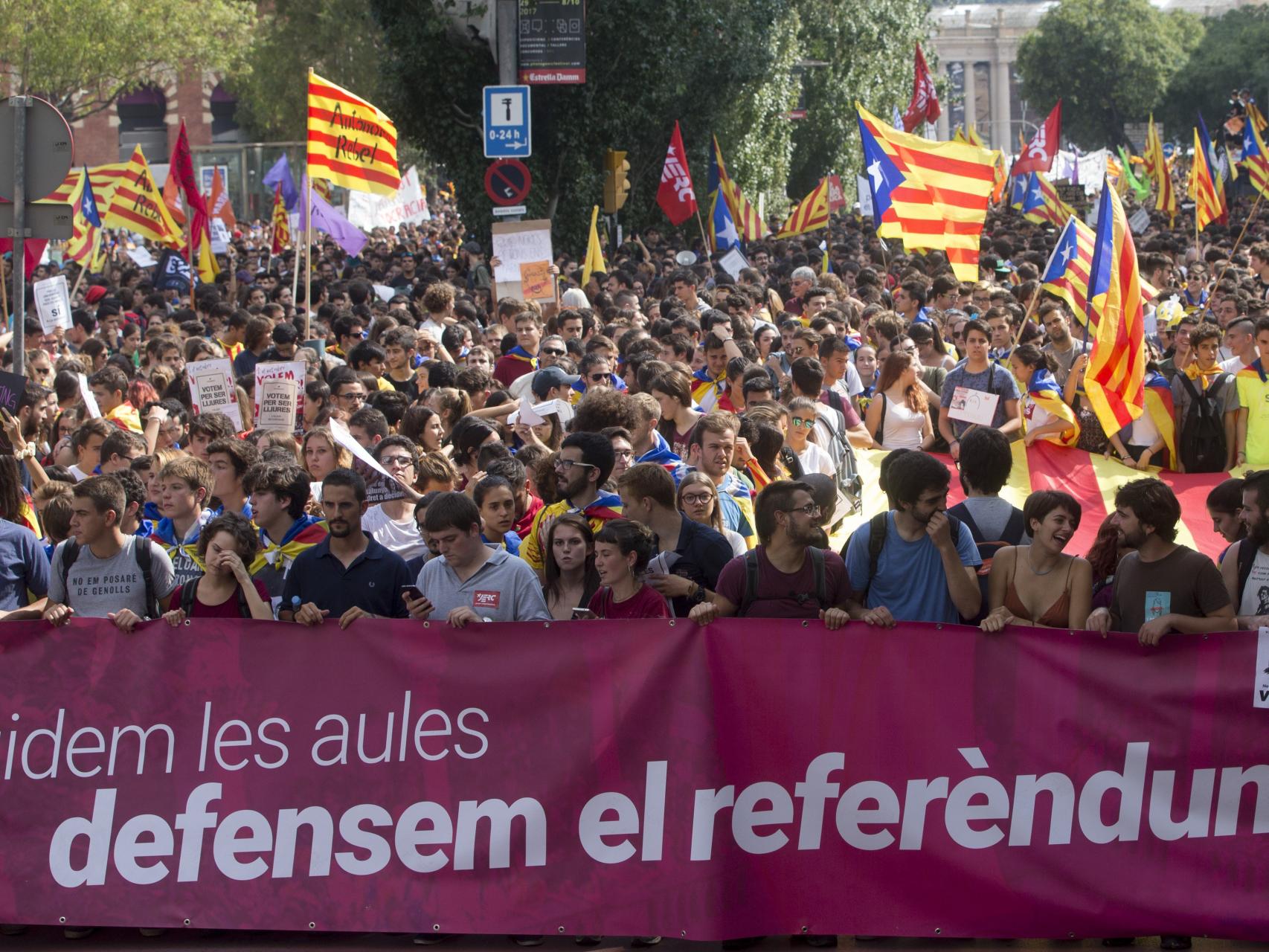 Miles de estudiantes, durante la manifestación de este jueves en Barcelona.