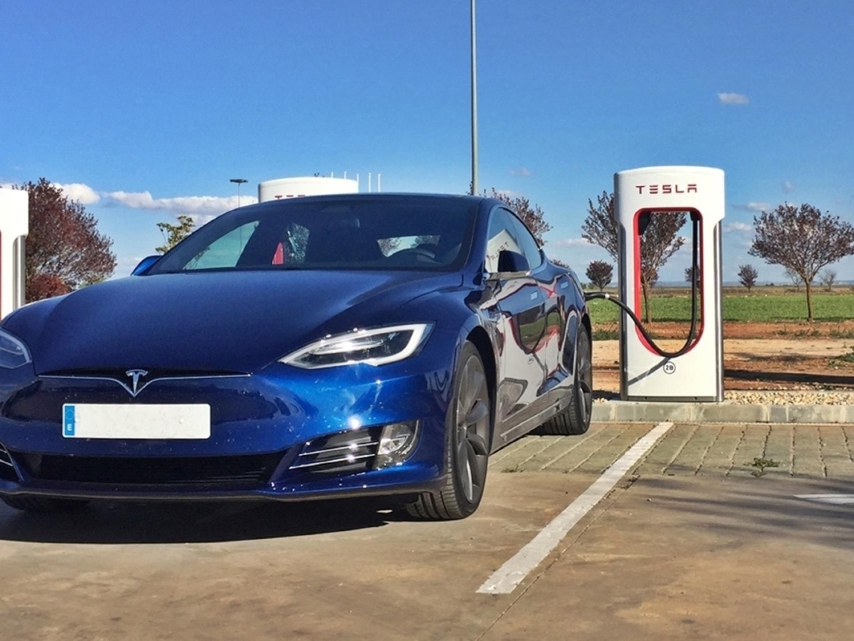 ¿Dónde y cómo puedo recargar un Tesla en España?
