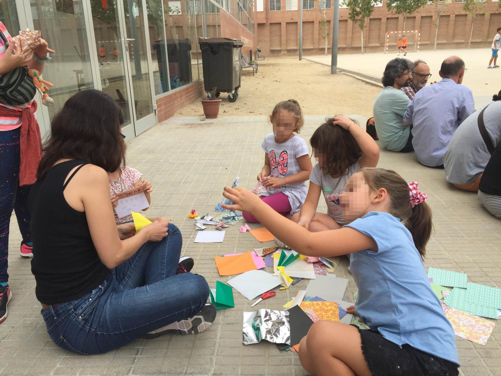 Niños en un colegio de Cataluña habilitado por la Generalitat para el 1-O.