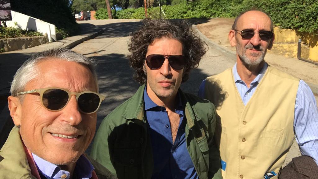 Melchor Miralles y Javier Menéndez Flores con Anastasio en el pantano de San Juan (septiembre, 2017)