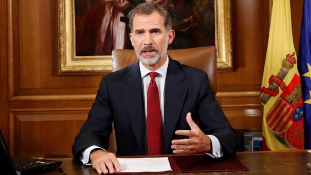El rey Felipe VI durante su histórico mensaje sobre la situación catalana.