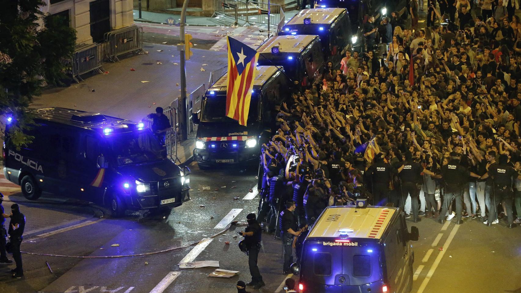 Una de las concentraciones para acosar a los agentes en Cataluña.