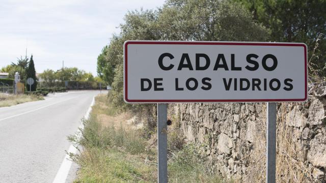 Cadalso de los Vidrios se sitúa a poco más de una hora en coche desde Madrid.