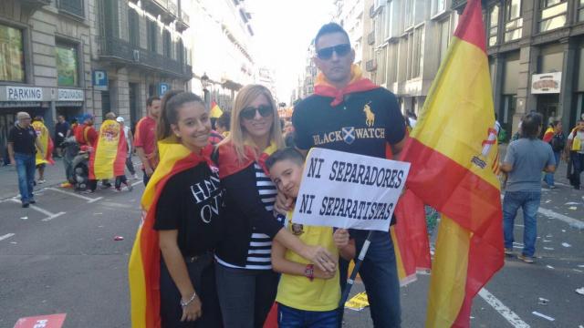 Montse ha venido con sus hijos y su marido haciendo autostop a la manifestación desde su casa.