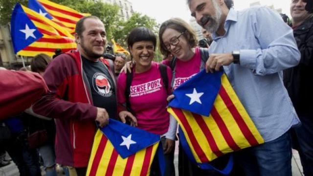 Jordi Cuixart y miembros de la CUP en Barcelona.