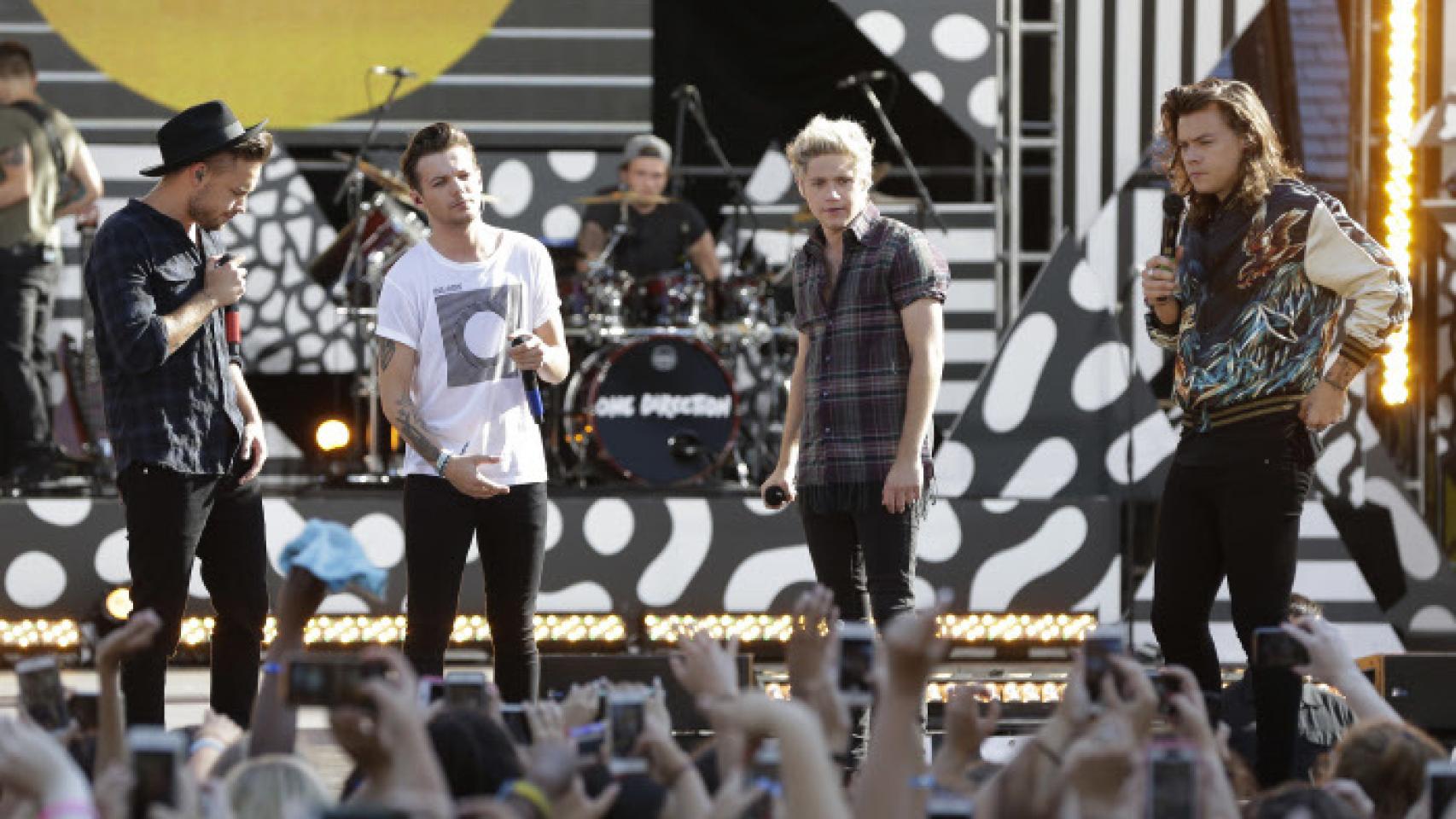Los miembros del grupo One Direction durante uno de sus conciertos.