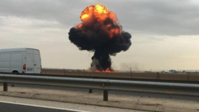 Imagen del avión F-18 accidentado en la base de Torrejón de Ardoz.