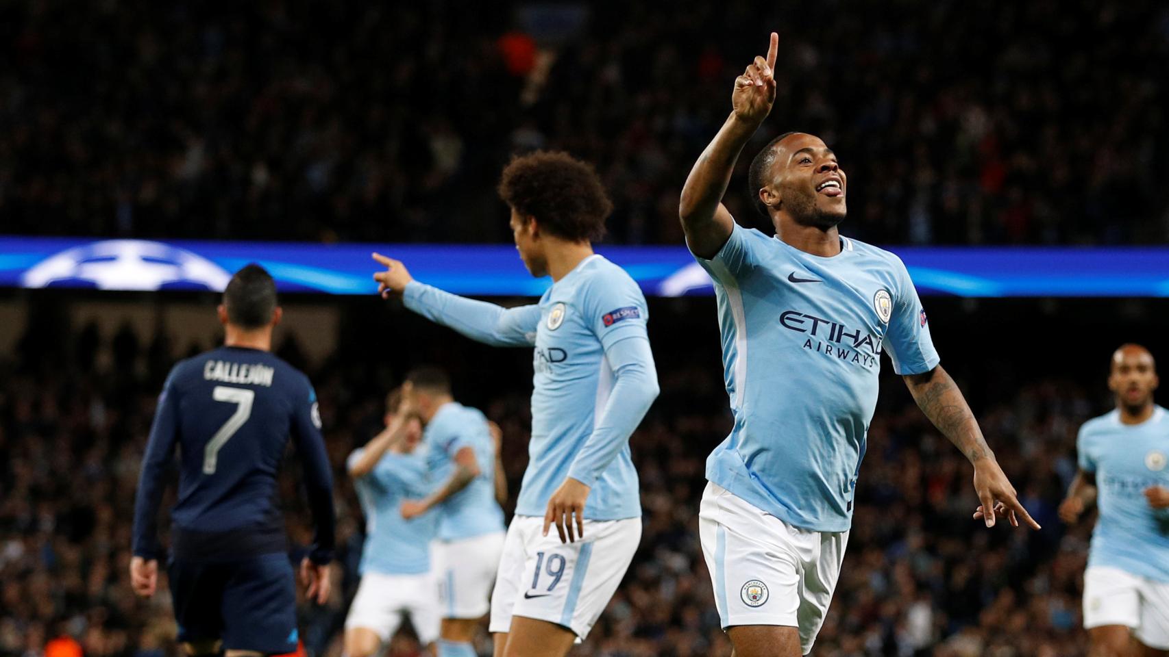 Sterling celebra un gol con el City.