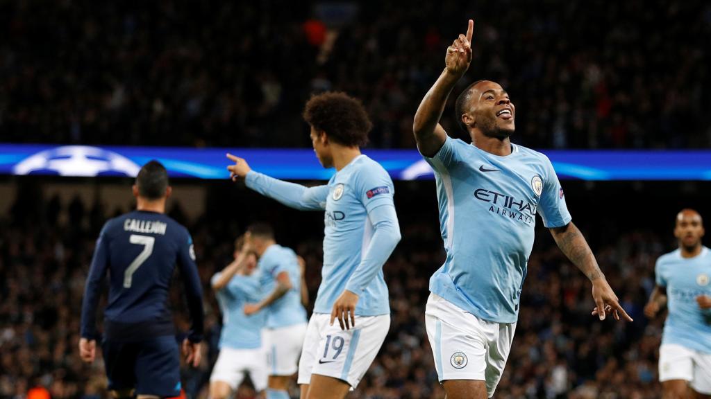 Sterling celebra un gol con el City.