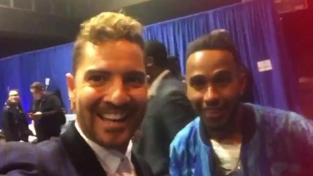 Bisbal saluda con Hamilton.