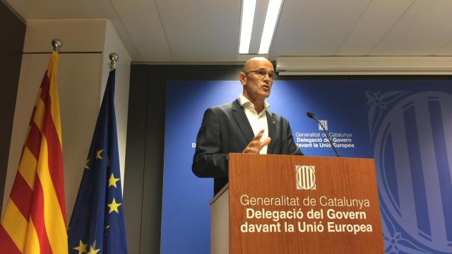 El conseller Romeva, durante su rueda de prensa en Bruselas