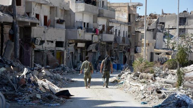 Las fuerzas del FSD en el centro de Al Raqa.